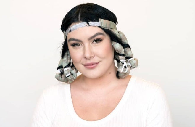 You want to style your short hair without heat? These heatless curls for short hair tips will give you beautiful curls and beach waves overnight without the damage.  Octocurl is an effective way to get no heat curls or beach waves for healthy short hair.